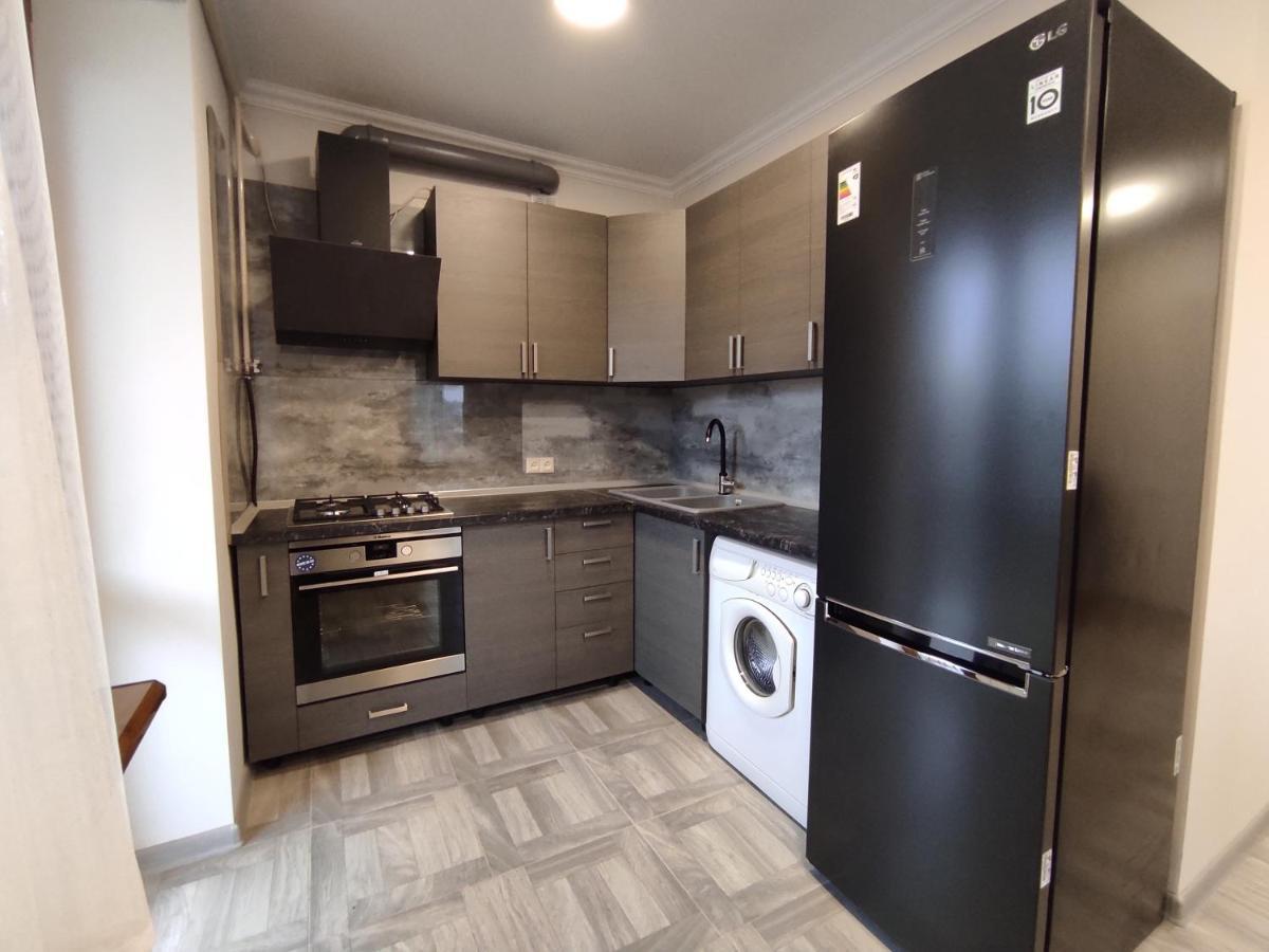 2 Bedroom Apartment, Quiet And Spacious Jerevan Exteriör bild