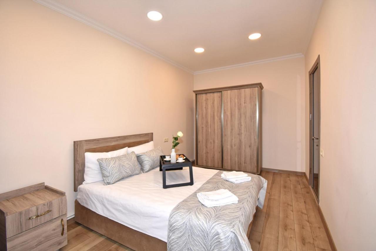 2 Bedroom Apartment, Quiet And Spacious Jerevan Exteriör bild