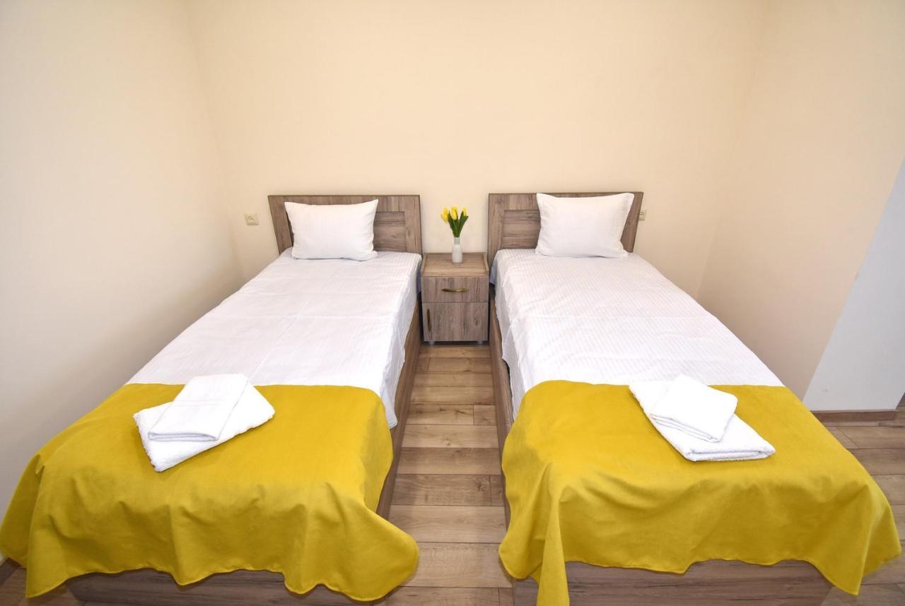 2 Bedroom Apartment, Quiet And Spacious Jerevan Exteriör bild