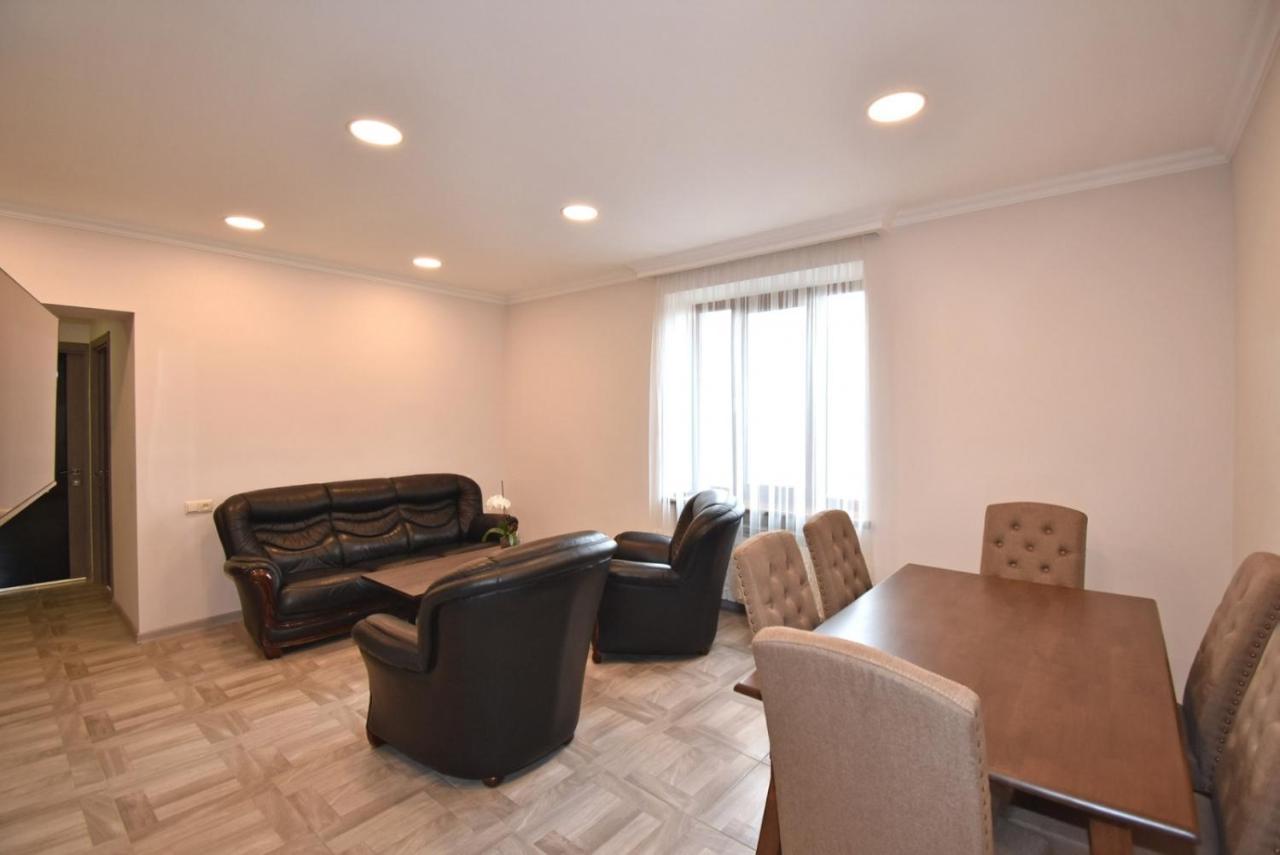 2 Bedroom Apartment, Quiet And Spacious Jerevan Exteriör bild