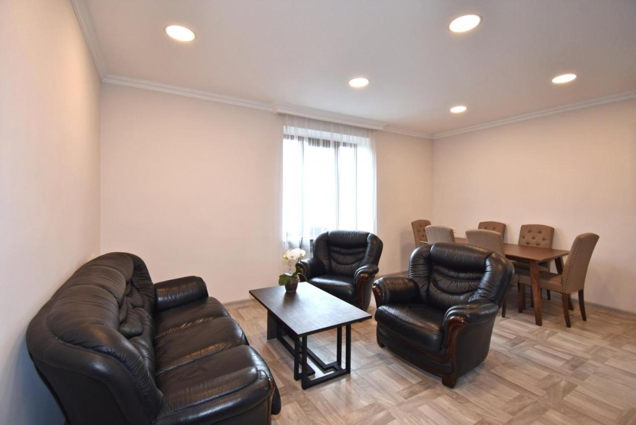 2 Bedroom Apartment, Quiet And Spacious Jerevan Exteriör bild