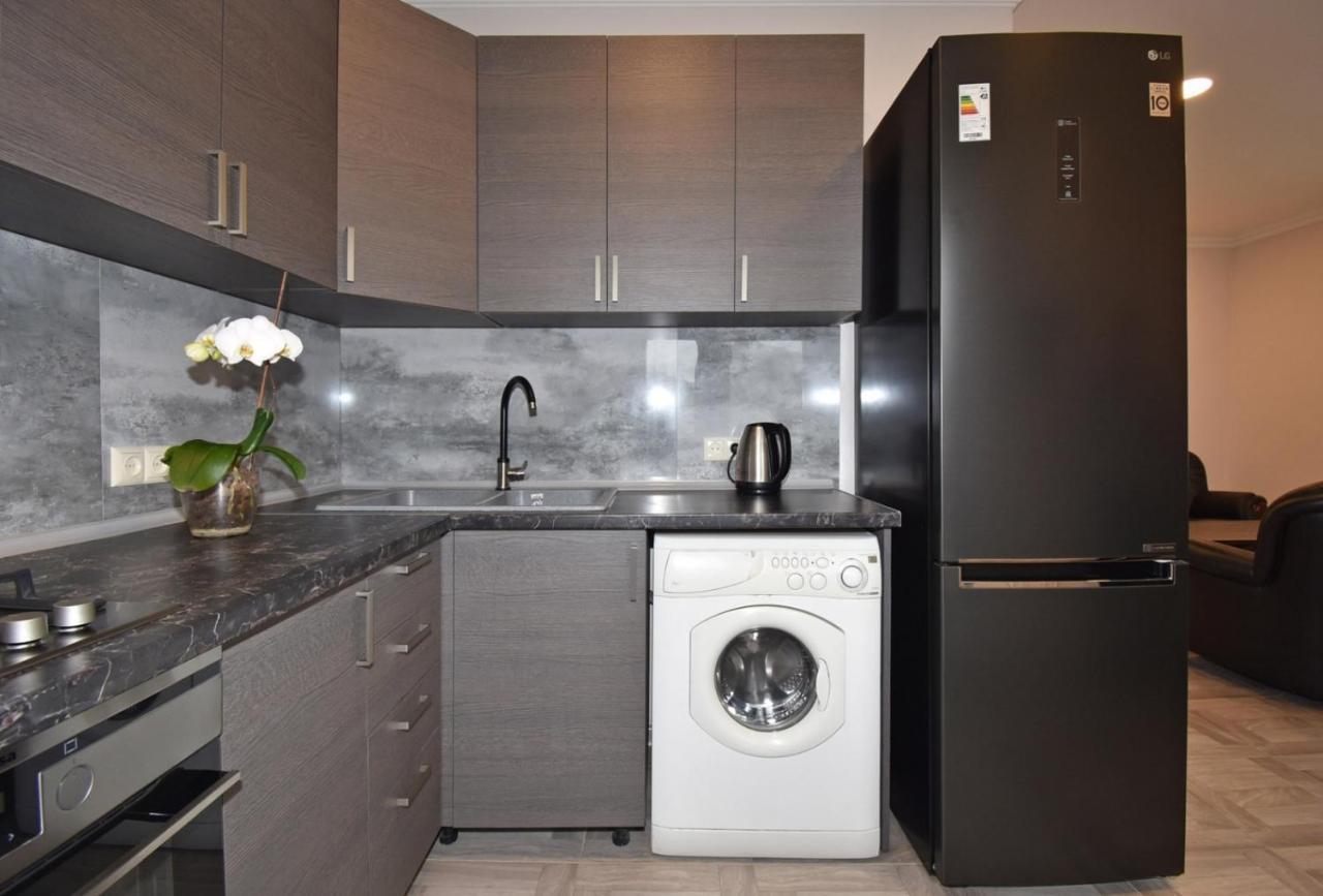 2 Bedroom Apartment, Quiet And Spacious Jerevan Exteriör bild